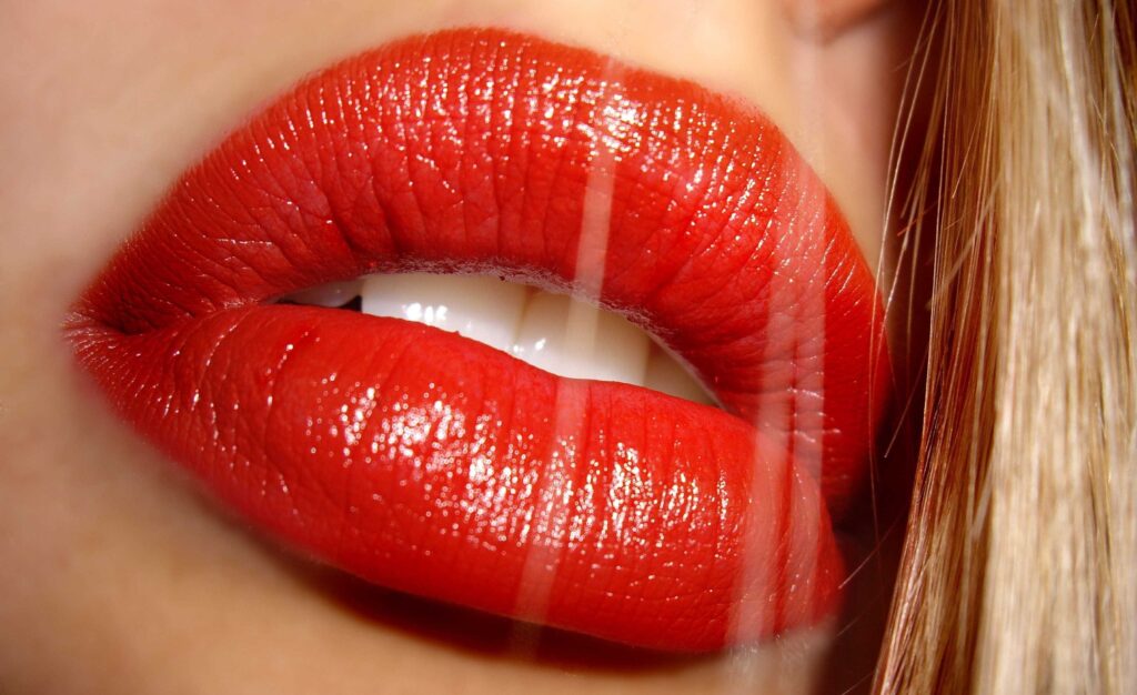 como tener unos labios carnosos
